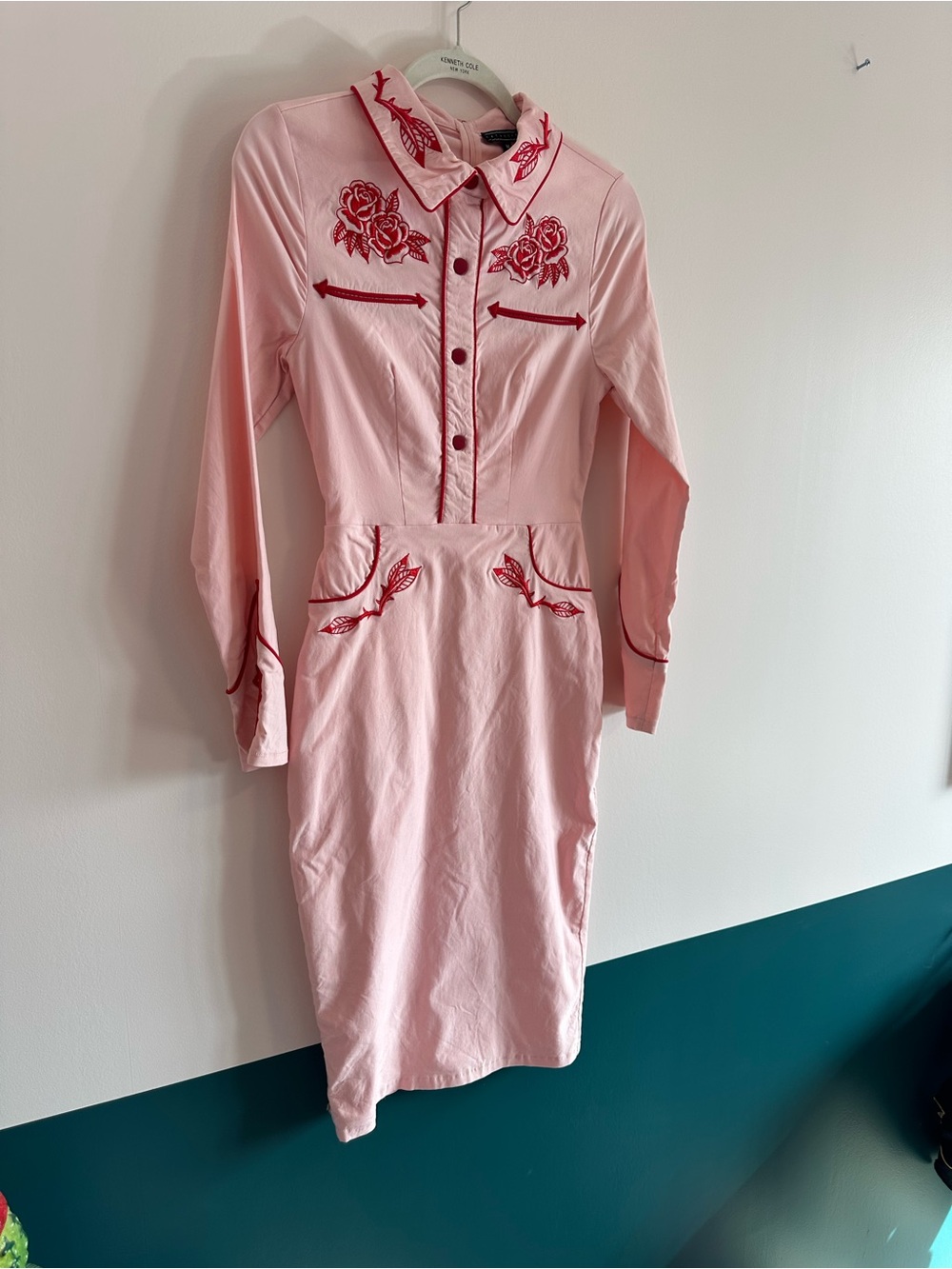Katakomb  Pink Embroidered Long-Sleeve Shirt Dress médium
